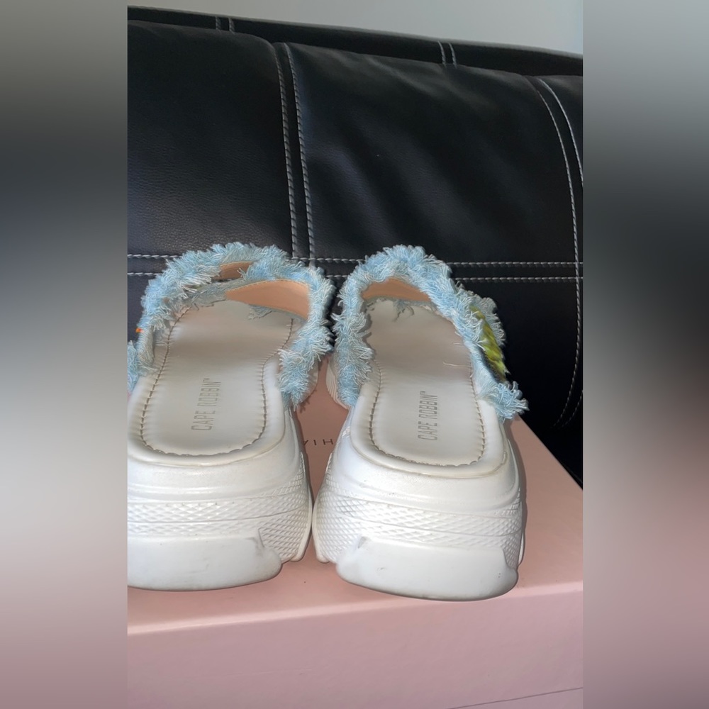 Cape Robbin Chunky White Platform Slides, Golden … - image 5